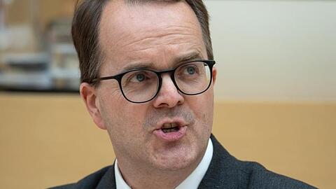 Markus Rinderspacher (SPD) spricht im Plenarsaal während einer Landtagssitzung. Foto: Sina Schuldt/dpa