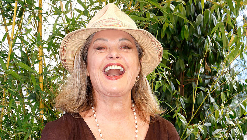 Das strahlende Lachen ist ihr geblieben: Uschi Obermaier bei einer Veranstaltung im Juli 2024.
