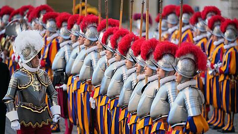 Die Schweizergarde des Papstes wurde Anfang des 16. Jahrhunderts von den Fuggern finanziert. (Archivbild)