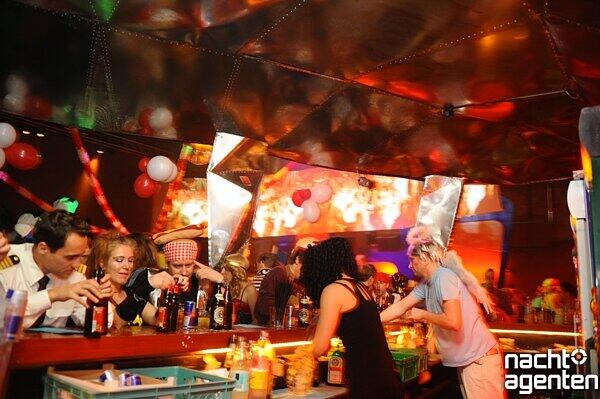 Auf der Wiesn singen die Münchner gerne: "Das ist prima, Viva Bavaria!" In der Nachtgalerie hieß es am Rosenmontag aber: "Kölle Alaaf - die Kölner Faschingsparty mitten in München". Mehr Bilder unter: www.nachtagenten.de