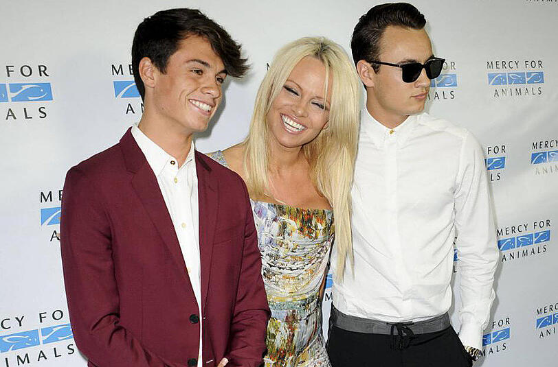 Pamela Anderson mit ihren Söhnen Dylan (l.) und Brandon