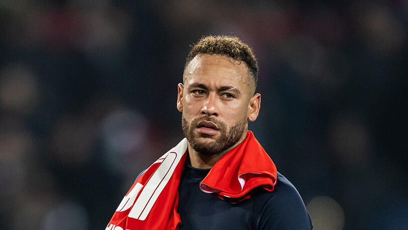 Er muss am Knöchel operiert werden und fällt drei bis vier Monate aus: Paris-Superstar Neymar.