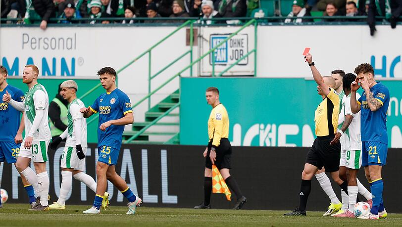 Wegweisende Szene war die fr&uuml;he Rote Karte.