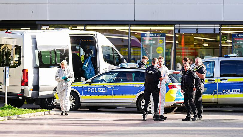 In einem Ratzeburger Supermarkt ist nach Polizeiangaben eine Frau getötet worden. In einem Ratzeburger Supermarkt ist nach Polizeiangaben eine Frau getötet worden.