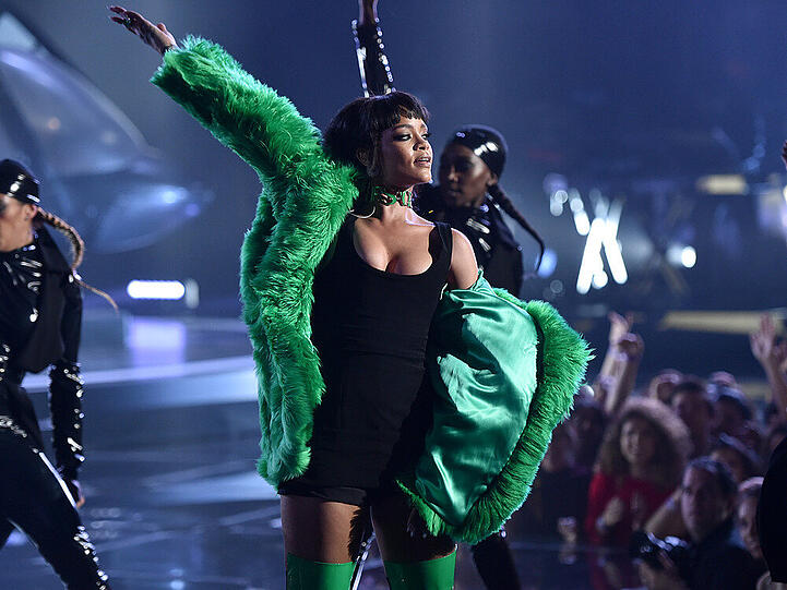 Et voila: Bald gibt's den Rihanna-Style zu kaufen