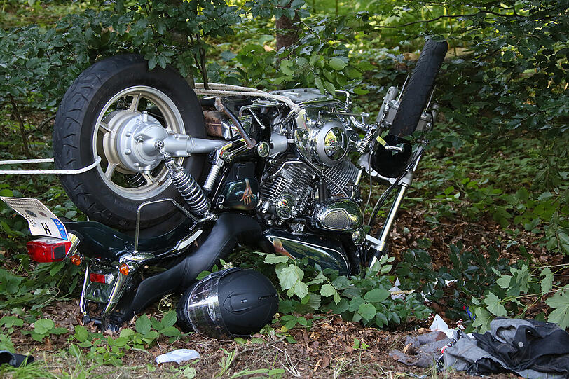 In einer langezogenen linkskurve verlor der 47-Jährige die Kontrolle über sein Motorrad.