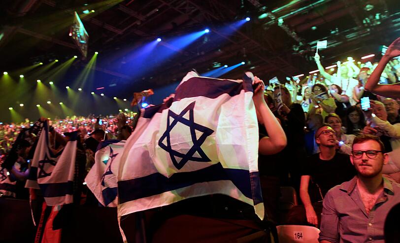 Fans zeigen beim ESC 2019 die Israel-Flagge.