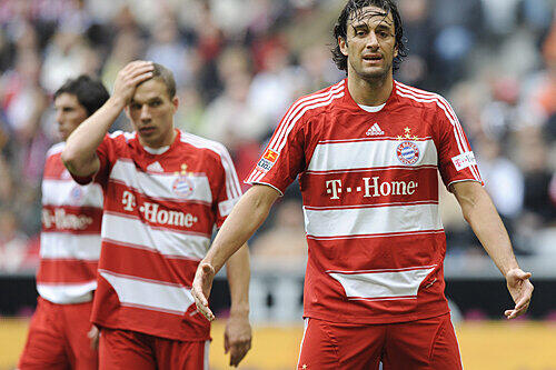 Schwere Aufgabe für Luca-Toni und Co.: Im Süd-Derby geht es gegen den VfB Stuttgart.