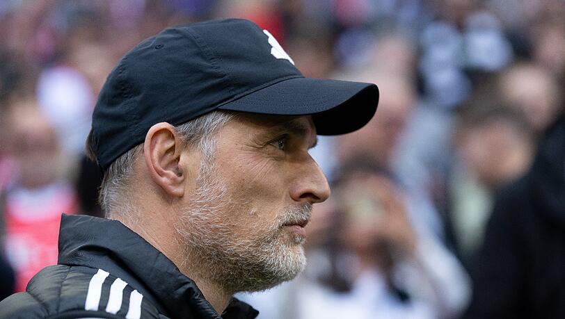 Trainer Thomas Tuchel von München kommt vor dem Spiel in das Stadion.