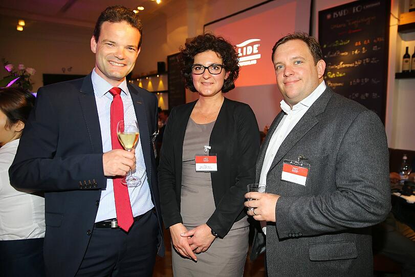 Dr. Ralf Gaffal (Vice President International Business Flughafen München GmbH) mit Fabiana Oscari-Bergs und Moritz Eckes (Unternehmer)