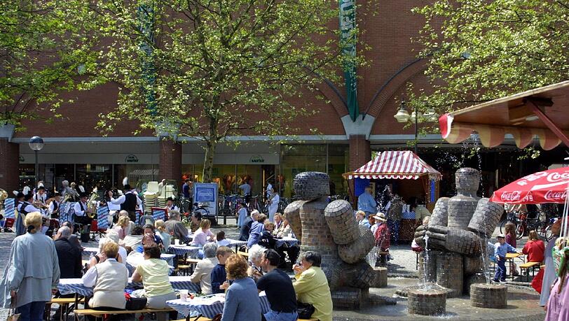 Am Rotkreuzplatz startet die Donnersbergerstraße, sie endet an der Arnulfstraße. Am Rotkreuzplatz startet die Donnersbergerstraße, sie endet an der Arnulfstraße.