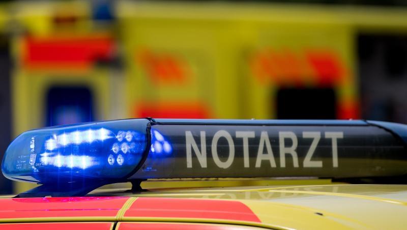 Das Auto überschlug sich - der Fahrer kam leicht verletzt in eine Klinik. Das Auto überschlug sich - der Fahrer kam leicht verletzt in eine Klinik.