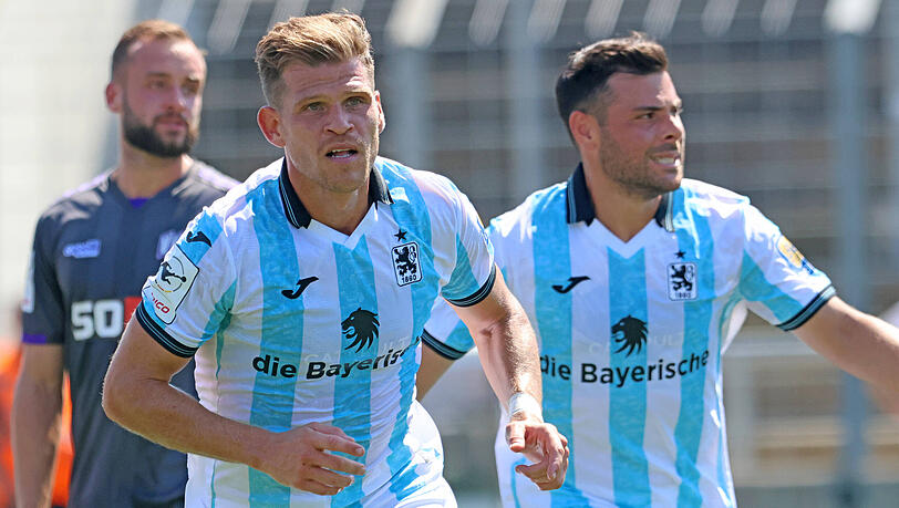 Florian Niederlechner und Kevin Volland treffen bei ihrer Rückkehr.