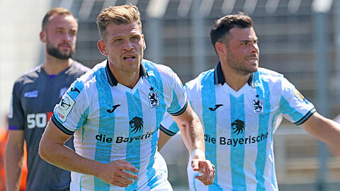 Florian Niederlechner und Kevin Volland treffen bei ihrer Rückkehr.