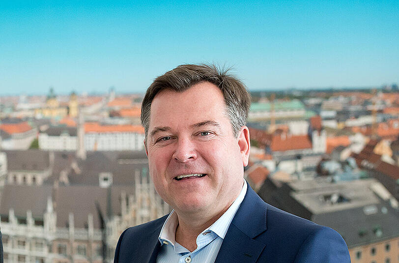 Josef Schmid (CSU), Münchner Bürgermeister und Wirtschaftsreferent: &bdquo;Die Abendzeitung hat eine großartige journalistische Tradition. Sie gehört zur Identität Münchens. Deshalb freut es mich sehr, dass auch die ,neue&rsquo; AZ so munter, lebendig und originell ist. Viel Glück für die Zukunft, geht weiterhin euren Weg!&ldquo;