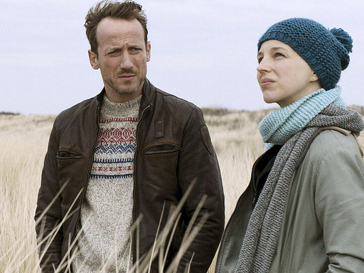 "Tatort: Mord auf Langeoog" - Falke (Wotan Wilke Möhring) ermittelt mit Kollegin Lorenz (Petra Schmidt-Schaller)