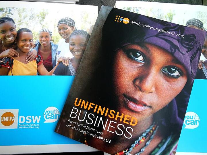Laut Weltbevölkerungsbericht 2019 des UN-Bevölkerungsfonds (UNFPA)Haben 214 Millionen Frauen keinen Zugang zu Verhütung.