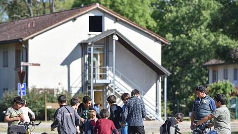 Flüchtlingskinder spielen in einer Unterkunft in Heidelberg. Foto. Uwe Anspach