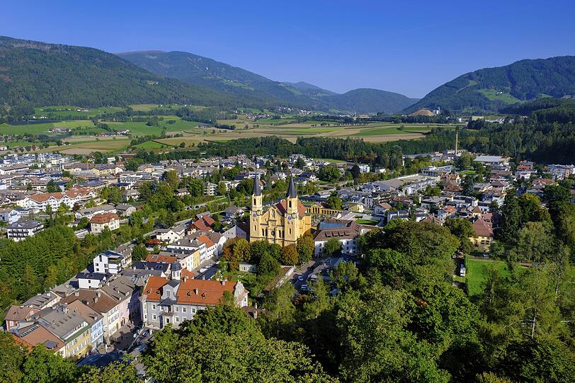 Bruneck im Pustertal. Der Ort ist von der Streckensperrung betroffen.