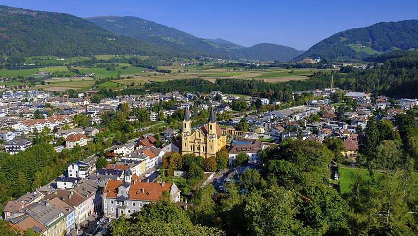 Bruneck im Pustertal. Der Ort ist von der Streckensperrung betroffen.