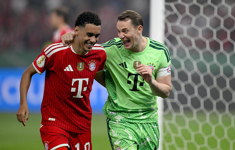 Manuel Neuer jubelt mit Jamal Musiala. Manuel Neuer jubelt mit Jamal Musiala.