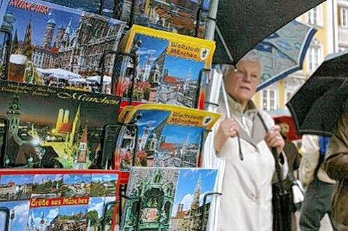 Postkartenständer in der City sind auch in Zukunft erlaubt.