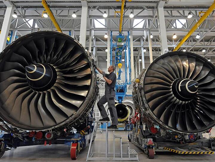 Fan eines Rolls-Royce-Triebwerks auf dem Prüfstand: Jeder Tag, an dem Flieger wegen Probleme mit den Maschinen am Boden bleiben, wird für den Hersteller teuer.