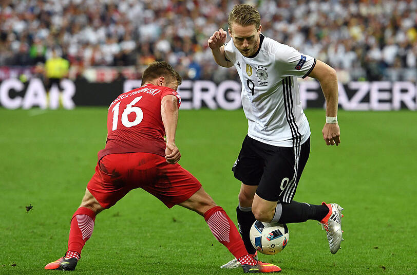 André Schürrle: Note 3. Kam für Götze in Minute 66 für Götze und ging auf den linken Flügel, Draxler dafür nach rechts.