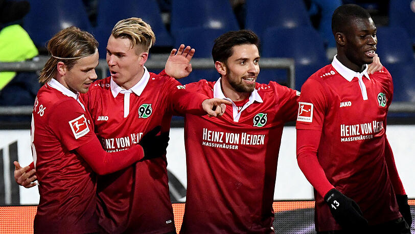Hier jubeln die Hannoveraner über das zwischenzeitliche Führungstor zum 3:2.