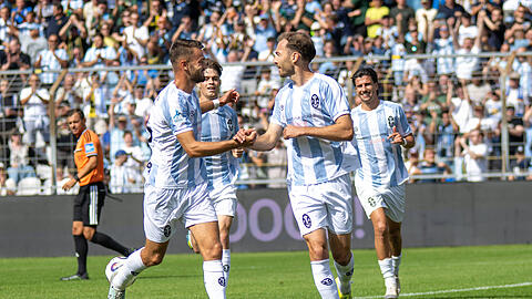 Die L&ouml;wen jubelten nach dem 1:0 durch Michael Eberwein.