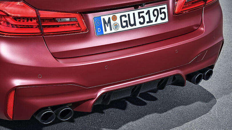 Vier Auspuff-Endrohre, neu gestalteter Diffusor: Auch im Abgang zeigt der neue M5 Stärke.