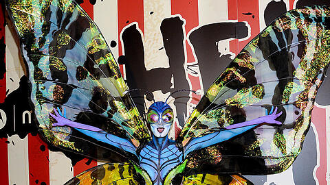 Heidi Klum begrüßte ihre Gäste als Schmetterling