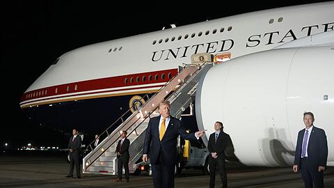 Trump flog mit der neuesten Air Force One in die USA (Archivbild). Trump flog mit der neuesten Air Force One in die USA (Archivbild).