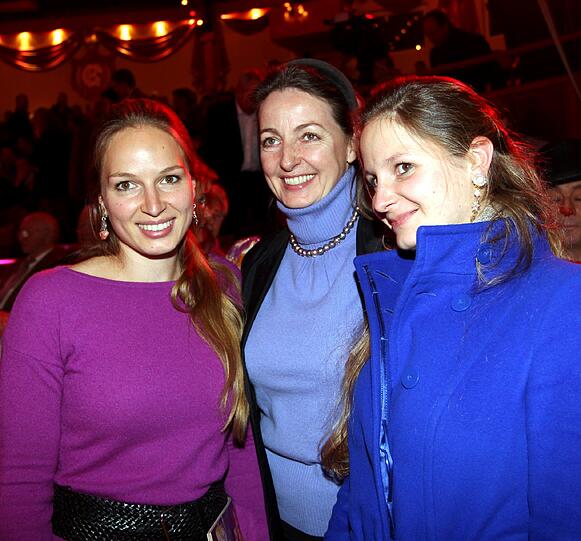 Gabriele von Habsburg mit ihren Kindern