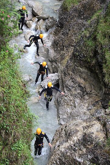 Die Löwen beim Team-Building: Beim Trainingslager in Bad Häring stand am Freitag Canyoning auf dem Programm. Die Bilder aus den Schluchten!