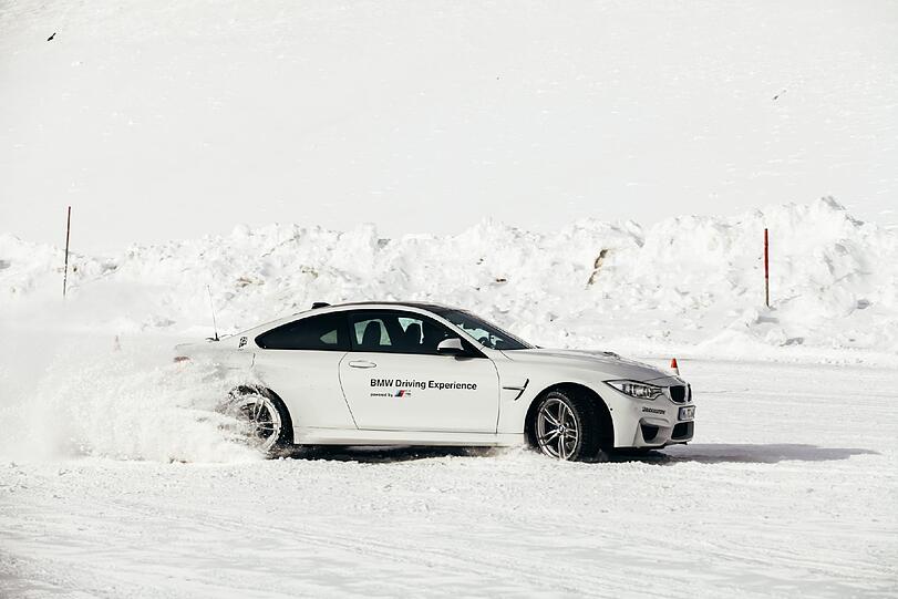 Rutschige Angelegenheit: Bei der Driving Experience von BMW am Gletscher bei Sölden geht es darum, das Fahrzeug mit und ohne elektronische Helfer im Griff zu haben.
