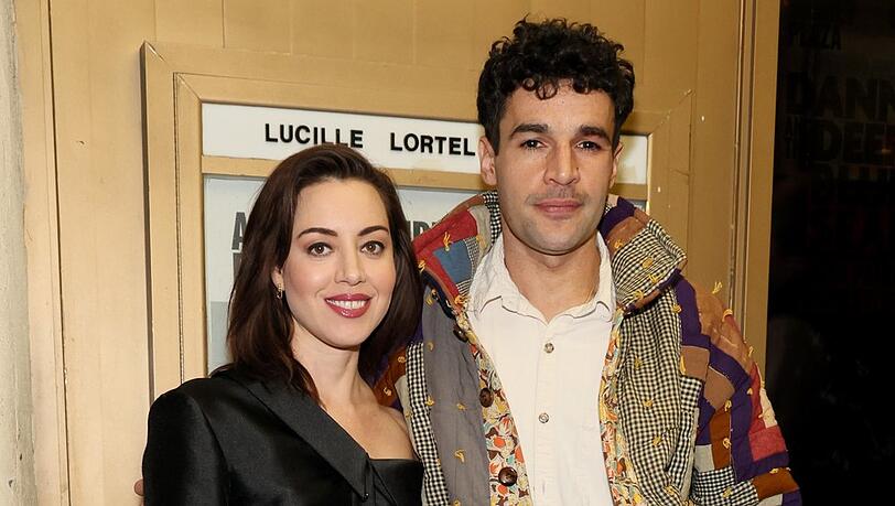 "The White Lotus"-Star Aubrey Plaza gr&uuml;ndet nach dem tragischen Tod ihres Ehemannes nun mit ihrem Kollegen Chris Abbott eine Familie.