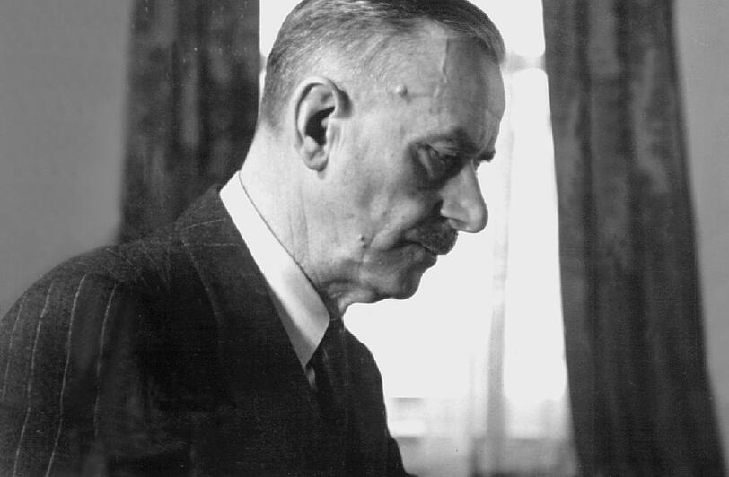 Thomas Mann am Schreibtisch