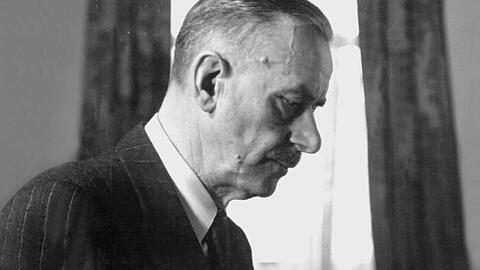 Thomas Mann am Schreibtisch
