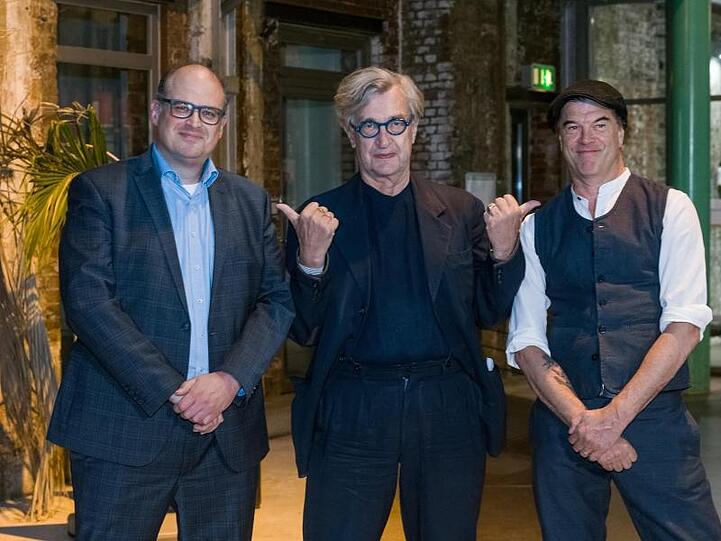 Regisseur Eric Friedler und Toten-Hosen-Frontmann Campino haben Wim Wenders ein Jahr lang mit der Kamera begleitet. "Wim Wenders, Desperado" heißt die Dokumentation.