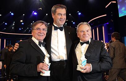 Elmar Wepper mit Bruder Fritz (re.) und Ministerpräsident Markus Söder bei der Verleihung des Bayerischen Fernsehpreises 2019 Elmar Wepper mit Bruder Fritz (re.) und Ministerpräsident Markus Söder bei der Verleihung des Bayerischen Fernsehpreises 2019