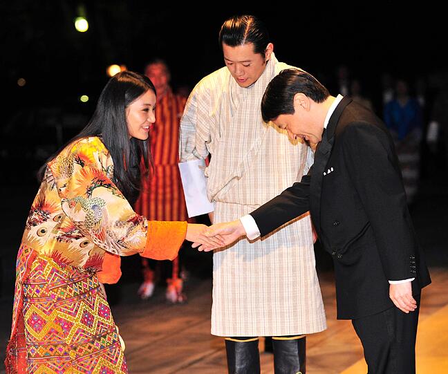Jigme Khesar Namgyel Wangchuck, der König von Bhutan, besucht Japan. Die Bilder