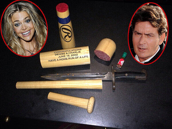 Ärger mit der Ex: Charlie Sheen darf Weihnachten nicht mit seinen Kindern verbringen und zersägt - symbolhaft - eine Erinnerung an seine Ehe mit Denise Richards.