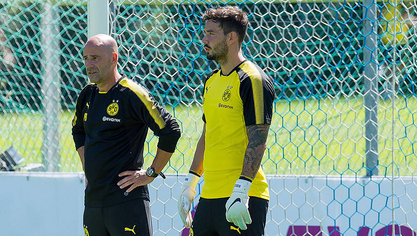Nach der Länderspielpause mit neuem Mut zu neuen Ufern: BVB-Coach Peter Bosz (links) und Torwart Roman Bürki. Nach der Länderspielpause mit neuem Mut zu neuen Ufern: BVB-Coach Peter Bosz (links) und Torwart Roman Bürki.