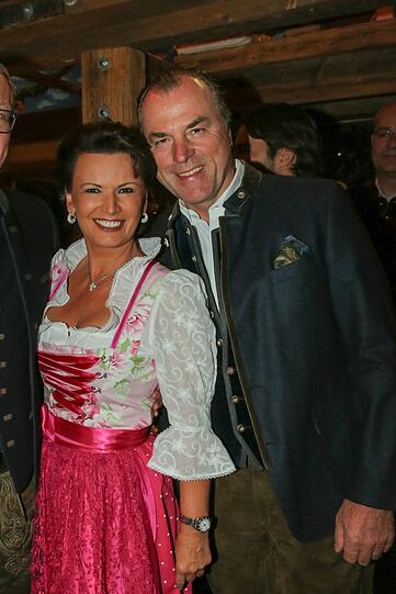 Und hier strahlt er mit Ehefrau Margit.
