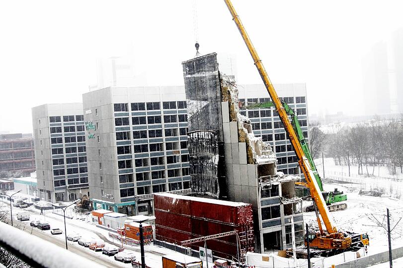 Das "Holiday Inn" wird abgerissen. Die Bilder von der Baustelle