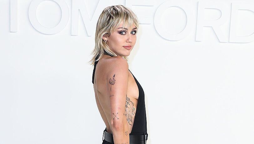 Miley Cyrus wurde an ihrem Geburtstag von Dragqueens überrascht. Miley Cyrus wurde an ihrem Geburtstag von Dragqueens überrascht.