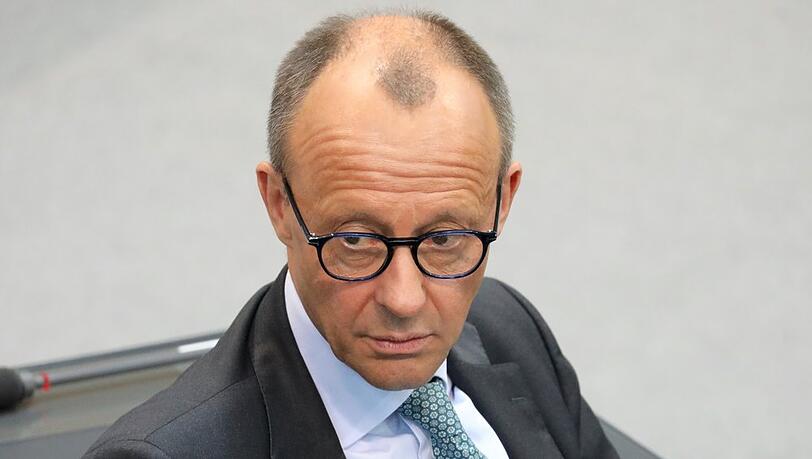 Friedrich Merz liegt nach einem Sturz im Krankenhaus