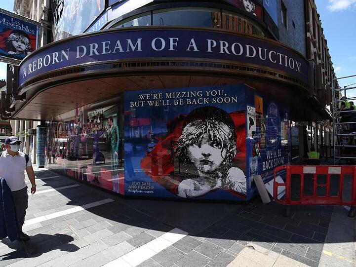 Bis auf weiters geschlossen: Plakat für das Hit-Musical "Les Misérables" in London.