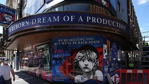 Bis auf weiters geschlossen: Plakat für das Hit-Musical "Les Misérables" in London.